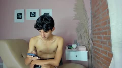 Snapshot of peach_tyron chatting on 1, 2, 2025 peach tyron online show from 1, 2, 2025