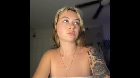 peachesncreampiezz online show from 22, 6, 2026