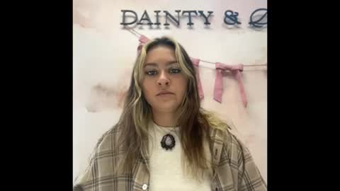 peachesncreampiezz online show from 12, 7, 2026