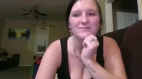 Snapshot of peachesxcreme chatting on 7, 10, 2025 peachesxcreme online show from 7, 10, 2025