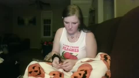 Snapshot of peachesxcreme chatting on 9, 11, 2025 peachesxcreme online show from 9, 11, 2025