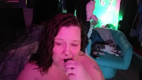 Peachy Nessa online show from 20, 5, 2026
