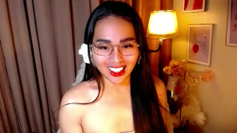 Snapshot of peakaboo_xx chatting on 18, 5, 2026 Angel Creamdensada online show from 18, 5, 2026