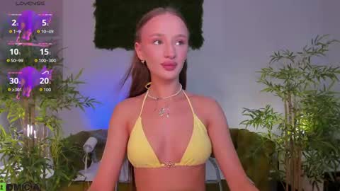 Snapshot of pearl_bloom chatting on 26, 6, 2026 Sex Leah online show from 26, 6, 2026
