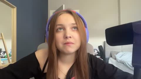Snapshot of peepapa chatting on 16, 6, 2026 Luna Vale online show from 16, 6, 2026