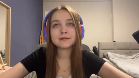 Snapshot of peepapa chatting on 25, 6, 2026 Luna Vale online show from 25, 6, 2026