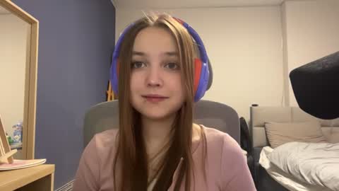 Snapshot of peepapa chatting on 13, 7, 2026 Luna Vale online show from 13, 7, 2026