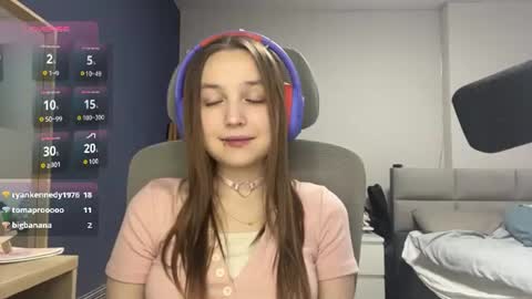 Snapshot of peepapa chatting on 24, 7, 2026 Luna Vale online show from 24, 7, 2026