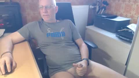 Snapshot of pemue65 chatting on 30, 4, 2026 Pemue65 online show from 30, 4, 2026