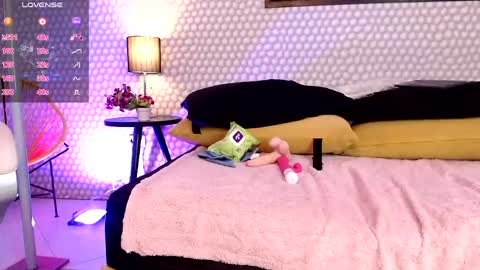 Snapshot of penelopee_28 chatting on 24, 4, 2026 Penelope Lets get to 100 hands up online show from 24, 4, 2026