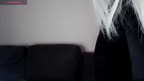 Isabella online show from 11, 11, 2025