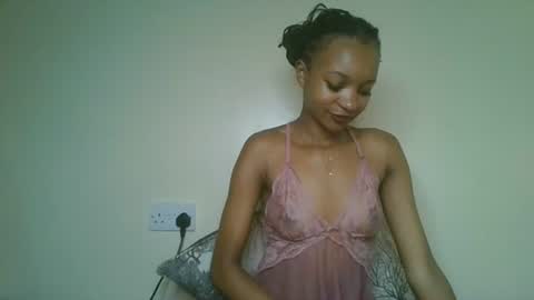 Snapshot of petal_palette chatting on 23, 6, 2026 Lolly online show from 23, 6, 2026