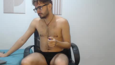 Snapshot of peter_x_annaud chatting on 21, 12, 2025 FELIPE online show from 21, 12, 2025