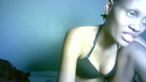 Snapshot of petite_africana001 chatting on 29, 5, 2026 petite_africana001 online show from 29, 5, 2026