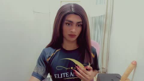 Snapshot of petite_barbie88 chatting on 7, 7, 2026 petite_barbie88 online show from 7, 7, 2026