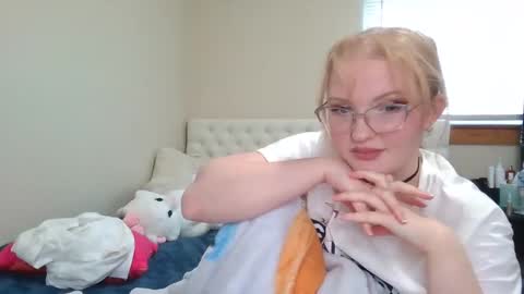 Snapshot of petite_cupcake chatting on 20, 2, 2025 Little cupcake online show from 20, 2, 2025