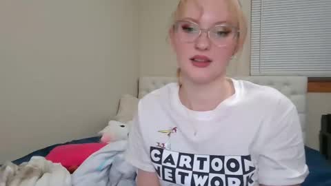 Snapshot of petite_cupcake chatting on 21, 2, 2025 Little cupcake online show from 21, 2, 2025