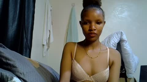 petite_melinda online show from 11, 6, 2026