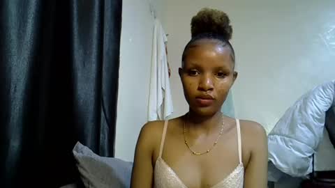 petite_melinda online show from 11, 6, 2026