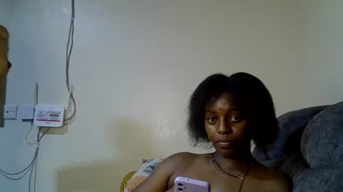 petite_melinda online show from 14, 6, 2026