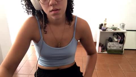 Snapshot of petitecurlybrunette chatting on 3, 4, 2026 Mlian online show from 3, 4, 2026