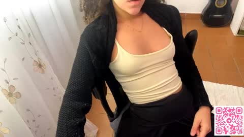 Snapshot of petitecurlybrunette chatting on 1, 6, 2026 Mlian online show from 1, 6, 2026
