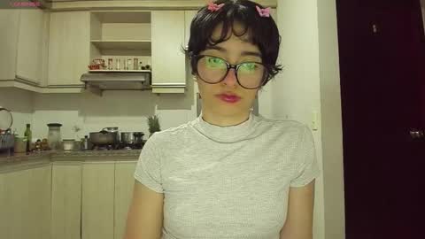 Snapshot of petitee_lunna chatting on 3, 2, 2026 Lunna online show from 3, 2, 2026