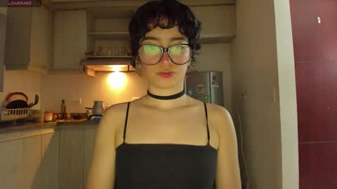 Snapshot of petitee_lunna chatting on 7, 2, 2026 Lunna online show from 7, 2, 2026