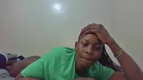 petitegirly12 online show from 25, 10, 2025