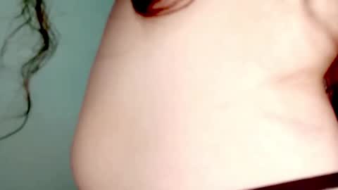 Snapshot of petiteivoryqueen chatting on 6, 5, 2026 danna online show from 6, 5, 2026