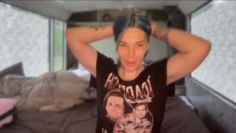 Snapshot of phoebebobebe chatting on 27, 10, 2025 phoebebobebe online show from 27, 10, 2025