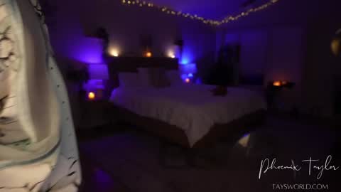 PHOENIX TAYLOR online show from 7, 11, 2025