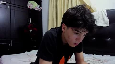 picaszomilos350 online show from 4, 2, 2026