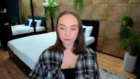 Emelie online show from 16, 9, 2025