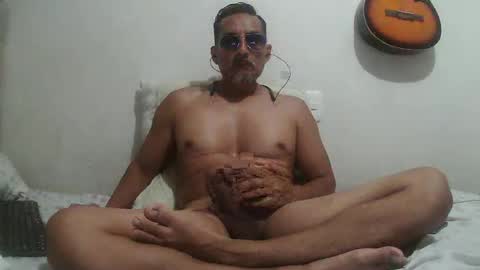 pieslatinos online show from 9, 4, 2026