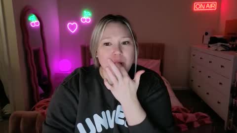 Piggy Rose online show from 14, 12, 2025