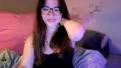 Snapshot of pillogoddess chatting on 3, 7, 2026 PilloGoddess online show from 3, 7, 2026