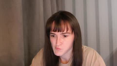Snapshot of pineapple__mood chatting on 17, 6, 2026 online show from 17, 6, 2026
