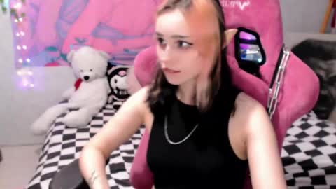 Snapshot of pineapple_dope chatting on 12, 5, 2026 Nancy online show from 12, 5, 2026