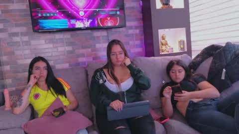 Snapshot of pink_as chatting on 3, 7, 2026 pink_as online show from 3, 7, 2026