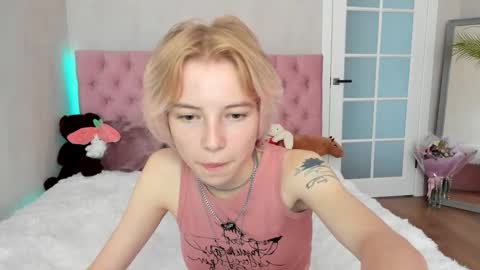 pink_lila18 online show from 15, 9, 2025
