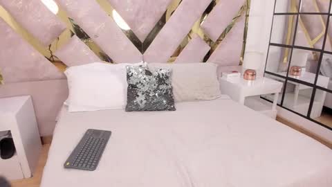 Pink Soul  online show from 13, 11, 2025