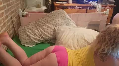 pinkandjuicey online show from 23, 4, 2026