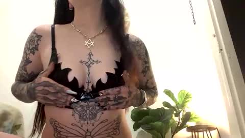 Snapshot of pinkgothbunnie chatting on 19, 4, 2026 pinkgothbunnie online show from 19, 4, 2026