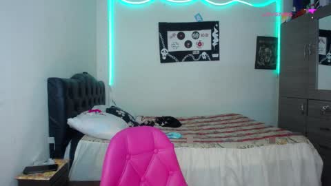 VIOLETA LOPEZ online show from 6, 4, 2026