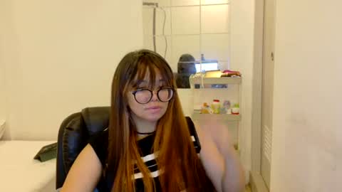 Snapshot of pinkyrosexx chatting on 9, 7, 2026 Rose online show from 9, 7, 2026