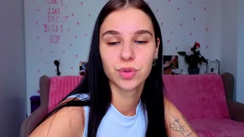 Snapshot of pixie_molly chatting on 28, 6, 2026 Molly online show from 28, 6, 2026