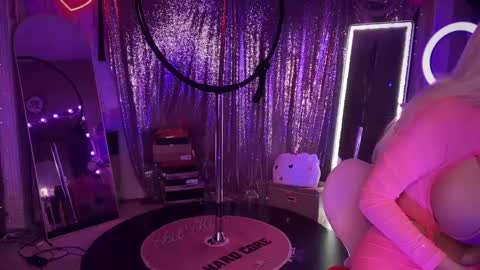 Snapshot of plasticfuckdoll chatting on 21, 9, 2025 Dumb bimbo fuck doll online show from 21, 9, 2025