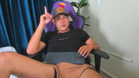 Snapshot of playboy_felipe chatting on 26, 5, 2026 Felipe online show from 26, 5, 2026