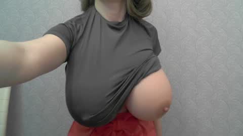 Snapshot of playful_goldie chatting on 10, 4, 2026 Goldie online show from 10, 4, 2026